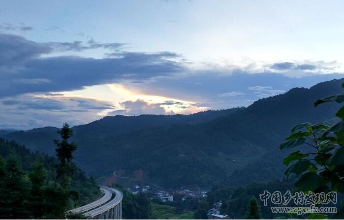 從江初秋鄉(xiāng)村美景怡人(圖1)