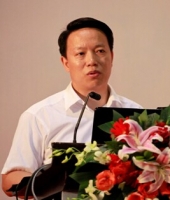 張?zhí)熳? title="張?zhí)熳?></div>
												<div   id="zfrogu7"   class="intro" style="padding: 20px;">
						                        
                            <p style="line-height: 1.5em;"><span style="font-size: 16px; font-family: 微軟雅黑, "Microsoft YaHei";">張?zhí)熳?，《中?guó)鄉(xiāng)村發(fā)現(xiàn)》學(xué)術(shù)委員。</span></p><p style="line-height: 1.5em;"><span style="font-size: 16px; font-family: 微軟雅黑, "Microsoft YaHei";">男，漢族，1963年8月生，河南禹州人，1984年7月參加工作，1985年6月加入中國(guó)共產(chǎn)黨，黨校研究生學(xué)歷，農(nóng)業(yè)推廣碩士。歷任農(nóng)業(yè)部農(nóng)機(jī)化管理司干部，綜合計(jì)劃司機(jī)電設(shè)備進(jìn)口辦公室科員、主任科員、副主任，綜合計(jì)劃司對(duì)外貿(mào)易處副處長(zhǎng)兼機(jī)電設(shè)備進(jìn)口辦公室副主任，綜合計(jì)劃司辦公室副主任、主任，發(fā)展計(jì)劃司綜合處處長(zhǎng)。1999年9月任農(nóng)業(yè)部鄉(xiāng)鎮(zhèn)企業(yè)局副局長(zhǎng)，2002年3月任市場(chǎng)與經(jīng)濟(jì)信息司副司長(zhǎng)，2004年8月任農(nóng)業(yè)機(jī)械化管理司副司長(zhǎng)，2008年2月任發(fā)展計(jì)劃司巡視員，2010年5月任鄉(xiāng)鎮(zhèn)企業(yè)局（農(nóng)產(chǎn)品加工局）局長(zhǎng)，2013年12月任產(chǎn)業(yè)政策與法規(guī)司司長(zhǎng)。2018年8月任農(nóng)業(yè)農(nóng)村部農(nóng)村合作經(jīng)濟(jì)指導(dǎo)司司長(zhǎng)。2021年6月任農(nóng)業(yè)農(nóng)村部總畜牧師、農(nóng)村合作經(jīng)濟(jì)指導(dǎo)司司長(zhǎng)。</span></p>
						</div>
					</div>
				</div>
				<div   id="i22xjw2"   class="col-md-9 column">
					<div   id="kfovcta"   class="listbox">
						<div   id="cksofyk"   class="title"><b>■ 張?zhí)熳?文章列表</b></div>
						
						<ul class="tlist">
													<li>
								<div   id="k7zulmt"   class="left">
									<a href="/sannonglunjian/122613.html" title="張?zhí)熳?農(nóng)業(yè)社會(huì)化服務(wù)創(chuàng)新要尊重當(dāng)?shù)貙?shí)際和農(nóng)民意愿" target="_black">張?zhí)熳?農(nóng)業(yè)社會(huì)化服務(wù)創(chuàng)新要尊重當(dāng)?shù)貙?shí)際和農(nóng)民意愿</a>
								</div>
								<div   id="staatqw"   class="right">
									<font>2024-08-16</font>
									<font>，1437</font>
								</div>
							</li>
														<li>
								<div   id="adew7iu"   class="left">
									<a href="/sannonglunjian/122288.html" title="張?zhí)熳?準(zhǔn)確把握鄉(xiāng)村治理的方向和重點(diǎn)" target="_black">張?zhí)熳?準(zhǔn)確把握鄉(xiāng)村治理的方向和重點(diǎn)</a>
								</div>
								<div   id="wwijhux"   class="right">
									<font>2024-02-26</font>
									<font>，1508</font>
								</div>
							</li>
														<li>
								<div   id="ozl7vfn"   class="left">
									<a href="/sannonglunjian/119379.html" title="張?zhí)熳?中國(guó)共產(chǎn)黨土地政策的百年歷史回顧與啟示" target="_black">張?zhí)熳?中國(guó)共產(chǎn)黨土地政策的百年歷史回顧與啟示</a>
								</div>
								<div   id="hpl7hg7"   class="right">
									<font>2021-09-02</font>
									<font>，3384</font>
								</div>
							</li>
														<li>
								<div   id="wjqmjlc"   class="left">
									<a href="/sannonglunjian/118996.html" title="張?zhí)熳?我國(guó)鄉(xiāng)村治理模式變遷及發(fā)展" target="_black">張?zhí)熳?我國(guó)鄉(xiāng)村治理模式變遷及發(fā)展</a>
								</div>
								<div   id="jj7jrxt"   class="right">
									<font>2021-05-25</font>
									<font>，1913</font>
								</div>
							</li>
														<li>
								<div   id="zpws2nv"   class="left">
									<a href="/sannonglunjian/118696.html" title="張?zhí)熳?通過(guò)服務(wù)現(xiàn)代化實(shí)現(xiàn)農(nóng)業(yè)現(xiàn)代化" target="_black">張?zhí)熳?通過(guò)服務(wù)現(xiàn)代化實(shí)現(xiàn)農(nóng)業(yè)現(xiàn)代化</a>
								</div>
								<div   id="k2otmnu"   class="right">
									<font>2021-03-29</font>
									<font>，2269</font>
								</div>
							</li>
														<li>
								<div   id="mneumi2"   class="left">
									<a href="/sannonglunjian/118530.html" title="張?zhí)熳?鄉(xiāng)村產(chǎn)業(yè)發(fā)展的思路和重點(diǎn)" target="_black">張?zhí)熳?鄉(xiāng)村產(chǎn)業(yè)發(fā)展的思路和重點(diǎn)</a>
								</div>
								<div   id="m27dum7"   class="right">
									<font>2021-03-03</font>
									<font>，2149</font>
								</div>
							</li>
														<li>
								<div   id="zp2wxiv"   class="left">
									<a href="/sannonglunjian/118346.html" title="張?zhí)熳?深化農(nóng)村宅基地制度改革激發(fā)鄉(xiāng)村振興活力" target="_black">張?zhí)熳?深化農(nóng)村宅基地制度改革激發(fā)鄉(xiāng)村振興活力</a>
								</div>
								<div   id="1u7pcug"   class="right">
									<font>2021-01-27</font>
									<font>，1644</font>
								</div>
							</li>
														<li>
								<div   id="6ameaxt"   class="left">
									<a href="/sannonglunjian/118264.html" title="張?zhí)熳?加快構(gòu)建現(xiàn)代農(nóng)業(yè)產(chǎn)業(yè)組織體系的思考" target="_black">張?zhí)熳?加快構(gòu)建現(xiàn)代農(nóng)業(yè)產(chǎn)業(yè)組織體系的思考</a>
								</div>
								<div   id="7xd72jw"   class="right">
									<font>2021-01-13</font>
									<font>，1521</font>
								</div>
							</li>
														<li>
								<div   id="cn2e2p7"   class="left">
									<a href="/sannonglunjian/118185.html" title="張?zhí)熳?中國(guó)農(nóng)業(yè)社會(huì)化服務(wù)發(fā)展已進(jìn)入黃金期" target="_black">張?zhí)熳?中國(guó)農(nóng)業(yè)社會(huì)化服務(wù)發(fā)展已進(jìn)入黃金期</a>
								</div>
								<div   id="eulizaw"   class="right">
									<font>2020-12-31</font>
									<font>，1667</font>
								</div>
							</li>
														<li>
								<div   id="6xofwiu"   class="left">
									<a href="/sannonglunjian/118178.html" title="張?zhí)熳?持之以恒把農(nóng)民合作社質(zhì)量提升整縣推進(jìn)工作引向深入" target="_black">張?zhí)熳?持之以恒把農(nóng)民合作社質(zhì)量提升整縣推進(jìn)工作引向深入</a>
								</div>
								<div   id="klixvmn"   class="right">
									<font>2020-12-30</font>
									<font>，1558</font>
								</div>
							</li>
														<li>
								<div   id="ygizhyv"   class="left">
									<a href="/sannonglunjian/117027.html" title="張?zhí)熳?準(zhǔn)確把握鄉(xiāng)村治理的方向和重點(diǎn)" target="_black">張?zhí)熳?準(zhǔn)確把握鄉(xiāng)村治理的方向和重點(diǎn)</a>
								</div>
								<div   id="mcuzqct"   class="right">
									<font>2020-07-31</font>
									<font>，1693</font>
								</div>
							</li>
														<li>
								<div   id="ixtq2bf"   class="left">
									<a href="/jinritoutiao/116546.html" title="張?zhí)熳?切實(shí)加強(qiáng)農(nóng)村基層治理體系和治理能力建設(shè)" target="_black">張?zhí)熳?切實(shí)加強(qiáng)農(nóng)村基層治理體系和治理能力建設(shè)</a>
								</div>
								<div   id="aqieqce"   class="right">
									<font>2020-02-14</font>
									<font>，1387</font>
								</div>
							</li>
														<li>
								<div   id="wpqnekb"   class="left">
									<a href="/sannonglunjian/115785.html" title="張?zhí)熳?強(qiáng)化宣傳引導(dǎo) 助力農(nóng)民合作社規(guī)范提升" target="_black">張?zhí)熳?強(qiáng)化宣傳引導(dǎo) 助力農(nóng)民合作社規(guī)范提升</a>
								</div>
								<div   id="ffyfm27"   class="right">
									<font>2019-07-16</font>
									<font>，1595</font>
								</div>
							</li>
														<li>
								<div   id="jugczv7"   class="left">
									<a href="/jinritoutiao/114720.html" title="張?zhí)熳?完善鄉(xiāng)村治理機(jī)制 保持農(nóng)村社會(huì)和諧穩(wěn)定" target="_black">張?zhí)熳?完善鄉(xiāng)村治理機(jī)制 保持農(nóng)村社會(huì)和諧穩(wěn)定</a>
								</div>
								<div   id="xs72tkr"   class="right">
									<font>2019-02-27</font>
									<font>，1421</font>
								</div>
							</li>
														<li>
								<div   id="ai2jadl"   class="left">
									<a href="/jinritoutiao/114128.html" title="張?zhí)熳?鄉(xiāng)村振興應(yīng)重點(diǎn)研究關(guān)注的9類鄉(xiāng)村產(chǎn)業(yè)" target="_black">張?zhí)熳?鄉(xiāng)村振興應(yīng)重點(diǎn)研究關(guān)注的9類鄉(xiāng)村產(chǎn)業(yè)</a>
								</div>
								<div   id="2hfpcdu"   class="right">
									<font>2018-12-11</font>
									<font>，1543</font>
								</div>
							</li>
														<li>
								<div   id="hstklyp"   class="left">
									<a href="/jinritoutiao/113901.html" title="張?zhí)熳?農(nóng)業(yè)生產(chǎn)性服務(wù)業(yè)是振興鄉(xiāng)村的大產(chǎn)業(yè)" target="_black">張?zhí)熳?農(nóng)業(yè)生產(chǎn)性服務(wù)業(yè)是振興鄉(xiāng)村的大產(chǎn)業(yè)</a>
								</div>
								<div   id="nnevokc"   class="right">
									<font>2018-11-19</font>
									<font>，1245</font>
								</div>
							</li>
														<li>
								<div   id="iy2zviz"   class="left">
									<a href="/sannonglunjian/113874.html" title="張?zhí)熳?農(nóng)業(yè)生產(chǎn)性服務(wù)業(yè)未來(lái)市場(chǎng)規(guī)?？蛇_(dá)萬(wàn)億" target="_black">張?zhí)熳?農(nóng)業(yè)生產(chǎn)性服務(wù)業(yè)未來(lái)市場(chǎng)規(guī)?？蛇_(dá)萬(wàn)億</a>
								</div>
								<div   id="zvcidum"   class="right">
									<font>2018-11-15</font>
									<font>，1480</font>
								</div>
							</li>
														<li>
								<div   id="yw2sjqx"   class="left">
									<a href="/zhubiantuijian/113280.html" title="張?zhí)熳?發(fā)展鄉(xiāng)村旅游需做好假日文章" target="_black">張?zhí)熳?發(fā)展鄉(xiāng)村旅游需做好假日文章</a>
								</div>
								<div   id="i7ef2hz"   class="right">
									<font>2018-10-08</font>
									<font>，1343</font>
								</div>
							</li>
														<li>
								<div   id="aypqe2d"   class="left">
									<a href="/jinritoutiao/110771.html" title="張?zhí)熳?堅(jiān)持農(nóng)業(yè)農(nóng)村優(yōu)先發(fā)展 構(gòu)建實(shí)施鄉(xiāng)村振興戰(zhàn)略政策體系" target="_black">張?zhí)熳?堅(jiān)持農(nóng)業(yè)農(nóng)村優(yōu)先發(fā)展 構(gòu)建實(shí)施鄉(xiāng)村振興戰(zhàn)略政策體系</a>
								</div>
								<div   id="s7k7bxk"   class="right">
									<font>2018-06-06</font>
									<font>，1699</font>
								</div>
							</li>
														<li>
								<div   id="h27njv2"   class="left">
									<a href="/sannonglunjian/109322.html" title="張?zhí)熳舻?強(qiáng)化三治結(jié)合健全鄉(xiāng)村治理體系" target="_black">張?zhí)熳舻?強(qiáng)化三治結(jié)合健全鄉(xiāng)村治理體系</a>
								</div>
								<div   id="lmdjy2k"   class="right">
									<font>2018-04-16</font>
									<font>，1510</font>
								</div>
							</li>
													</ul>	
					</div>	
					<div   id="bjv27oh"   class="pagelist">
						<ul class="list-inline">
						<li><a>首頁(yè)</a></li> <li><a>上一頁(yè)</a></li> <li id="qbs2ph7"    class="active"><a>1</a></li><li><a href="/zjxz/72536.html?aid=72536&page=2" data-ey_fc35fdc="html" data-tmp="1">2</a></li> <li><a href="/zjxz/72536.html?aid=72536&page=2" data-ey_fc35fdc="html" data-tmp="1">下一頁(yè)</a></li> <li><a href="/zjxz/72536.html?aid=72536&page=2" data-ey_fc35fdc="html" data-tmp="1">末頁(yè)</a></li> 共<strong>2</strong>頁(yè) <strong>31</strong>條						</ul>
					</div>
				</div>
			</div>
			<div   id="7sddpgh"   class="row clearfix">
				<div   id="zzq7gxj"   class="col-md-12 column">
					<div   id="2d7x6za"   class="banner_bottom mb10"></div>
				</div>
			</div>
			<div   id="te2f2a7"   class="row clearfix">
	<div   id="umyiari"   class="col-md-12 column">
		<div   id="sf7lzmz"   class="footer center mb10">
			免責(zé)聲明：鄉(xiāng)村發(fā)現(xiàn)網(wǎng)屬于非盈利學(xué)術(shù)網(wǎng)站，主要是為推進(jìn)三農(nóng)研究而提供無(wú)償文獻(xiàn)資料服務(wù)，<br>網(wǎng)站文章、圖片版權(quán)歸原作者所有，不代表本站立場(chǎng)，如涉及版權(quán)問(wèn)題請(qǐng)及時(shí)聯(lián)系我們刪除。&nbsp;投稿郵箱：<a href="/cdn-cgi/l/email-protection" class="__cf_email__" data-cfemail="5c26343b243f3a241c6d6a6f723f3331">[email protected]</a><br>
			地址：長(zhǎng)沙市岳麓區(qū)麓山路湖南師范大學(xué)里仁樓&nbsp;郵編：410081&nbsp;電話：0731-88872694<br>
			 Copyright ? 2006-2026 zgxcfx.com All Rights Reserved&nbsp;<a  rel="nofollow" target="_blank">湘ICP備2021010055號(hào)</a>			 <p class=